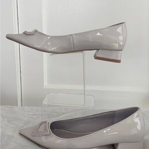 Chic Women's Patent Leather Flats in Lilac